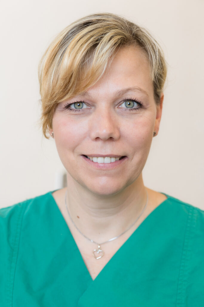 Dr. Jessica strauß